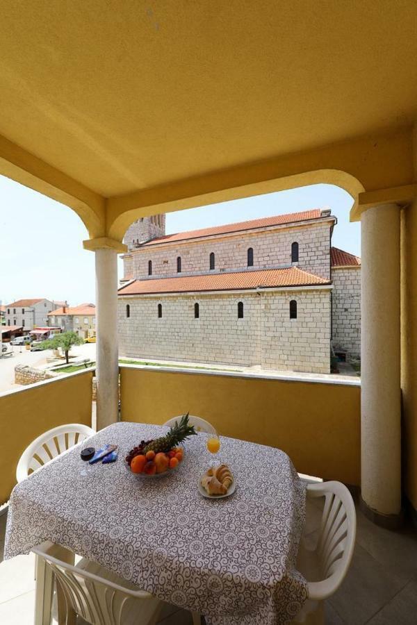 Apartman Bluemarin Lägenhet Pakoštane Exteriör bild
