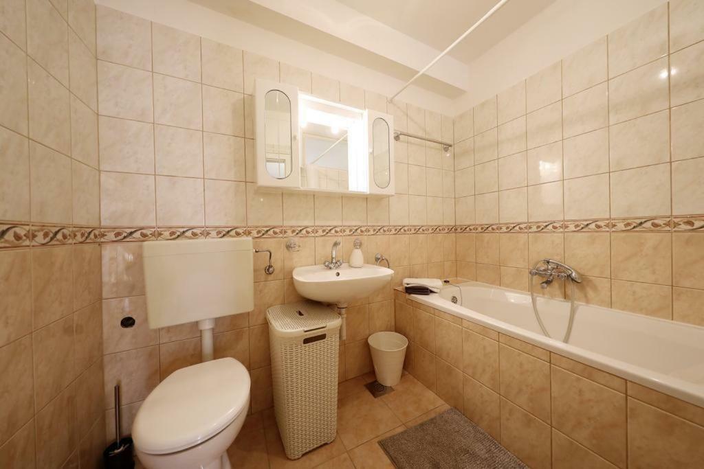 Apartman Bluemarin Lägenhet Pakoštane Exteriör bild